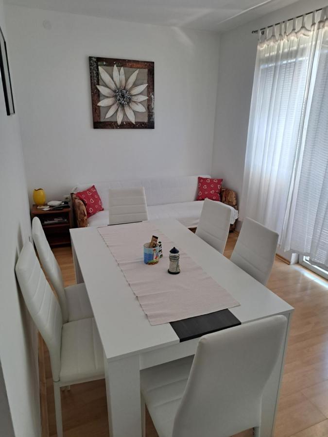 Apartmani Postonjski Privlaka  Exteriör bild